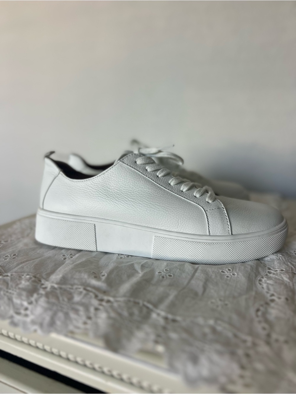 Sole Society Zamilio Sneakers Women 8.5 White Leather Lace Up Buttermom Cottage
